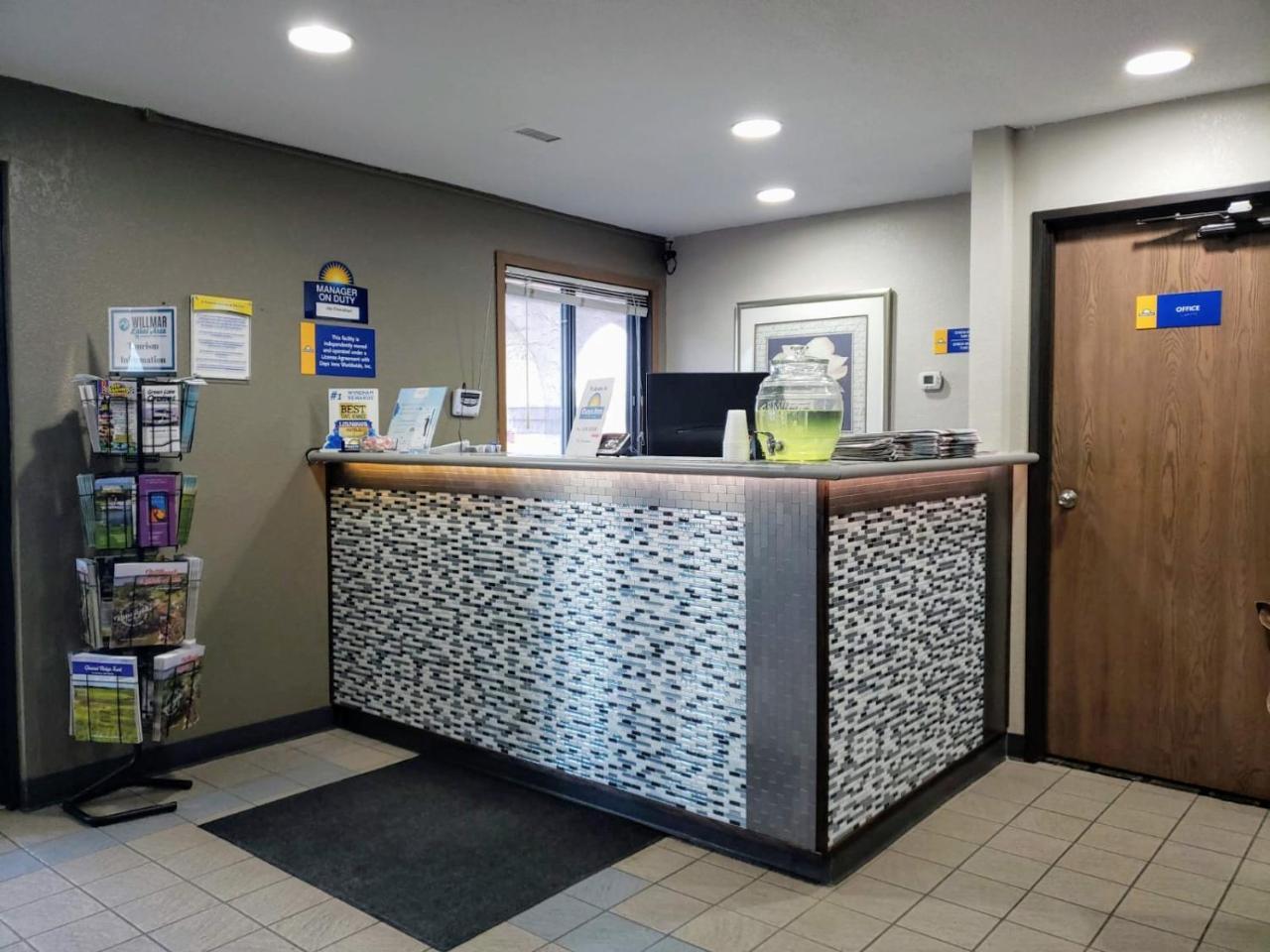 Days Inn By Wyndham Willmar Eksteriør billede